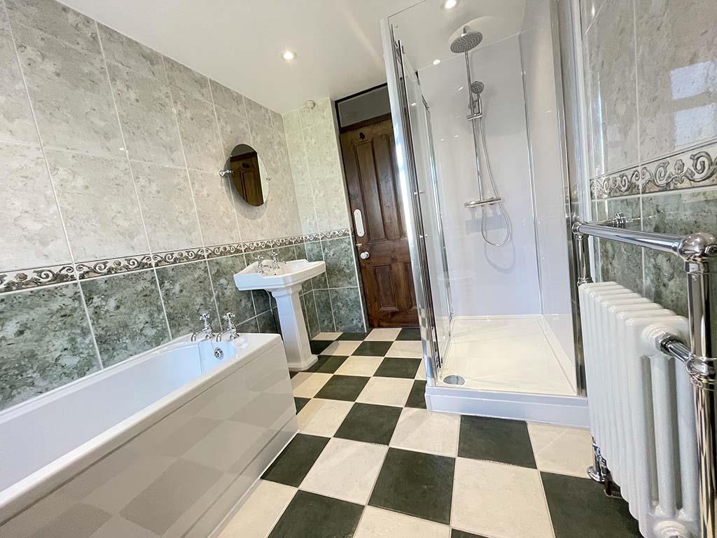 Let Agreed in Gisburn - Bathroom